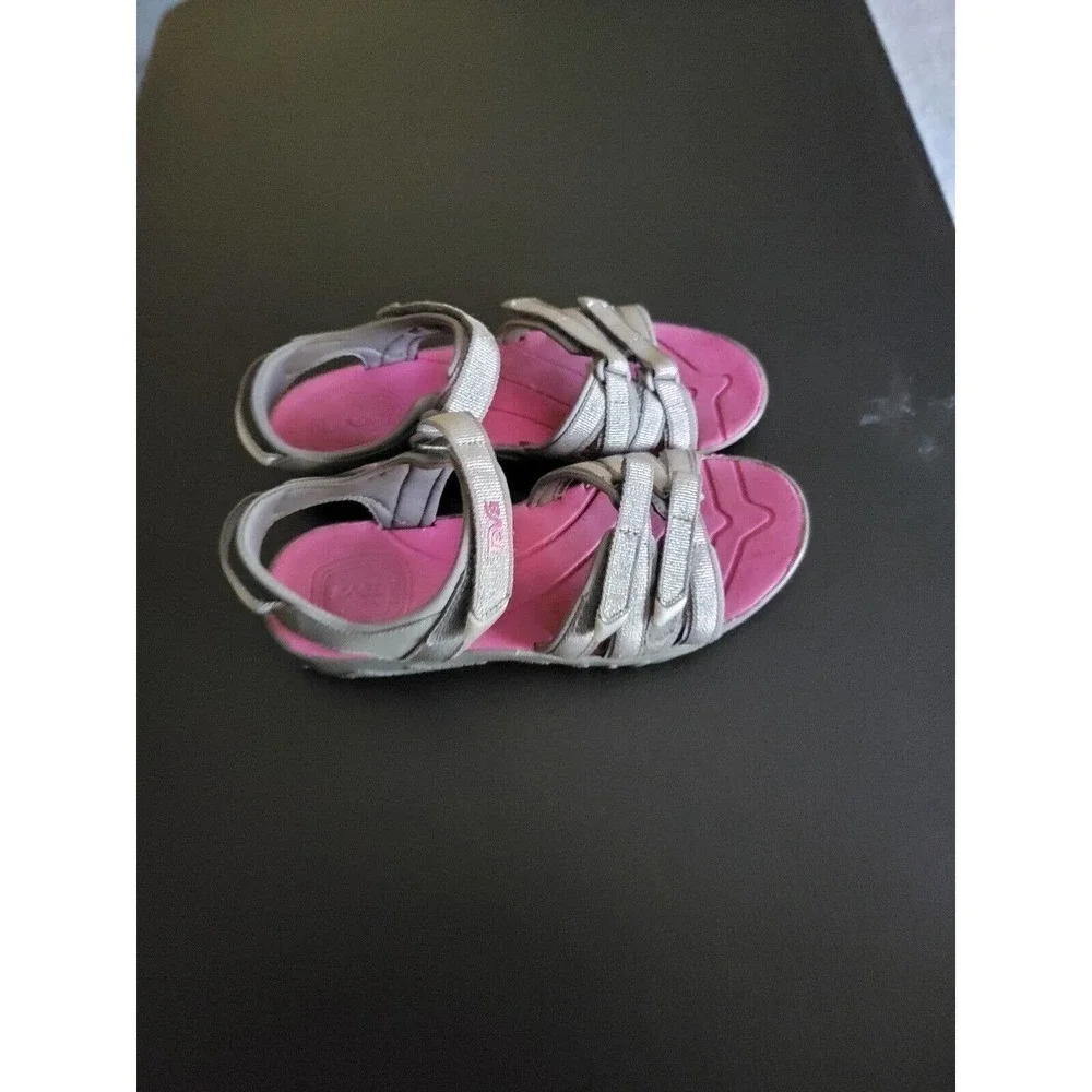 Teva Tirra Girls Sporty Strappy Sandals, Big Girl Size 4 Silver Pink Adjustable